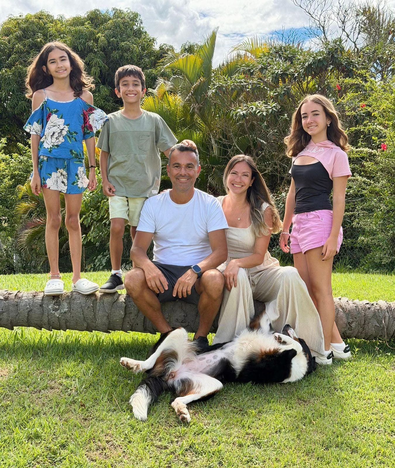 Luana com a família no sítio